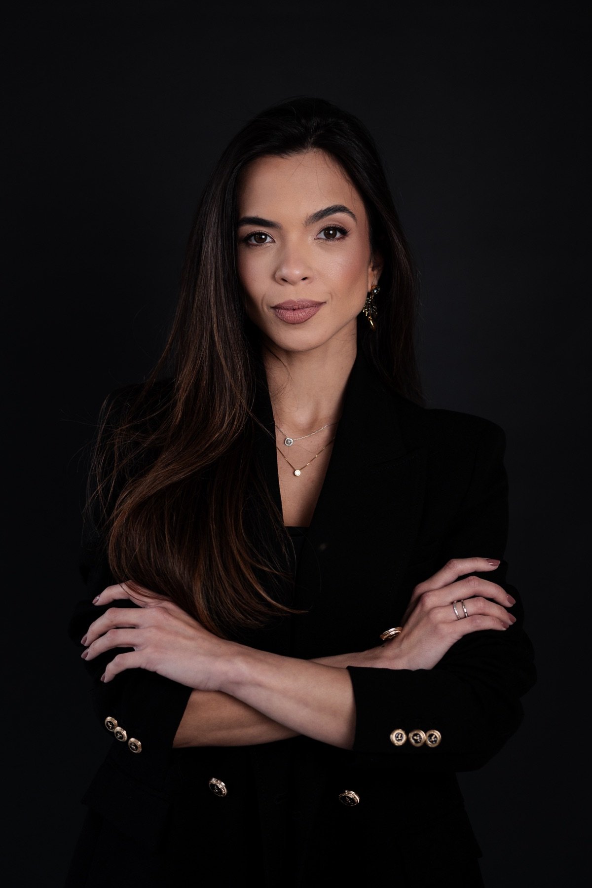 Dra. Letícia Taff em retrato editorial para Menopausa e perimenopausa